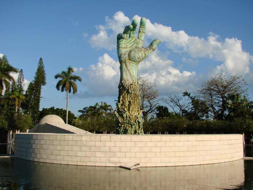 %C4%90%C3%A0i t%C6%B0%E1%BB%9Fng ni%E1%BB%87m Holoucast