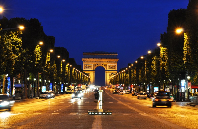 %C4%90%E1%BA%A1i l%C3%B4%CC%A3 %C3%A1nh s%C3%A1ng Champs Elysee