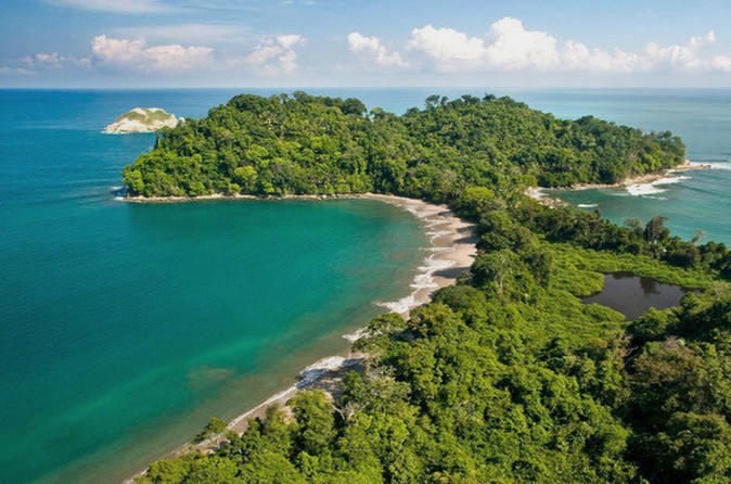 1. C%C3%B4ng vi%C3%AAn qu%E1%BB%91c gia Manuel Antonio
