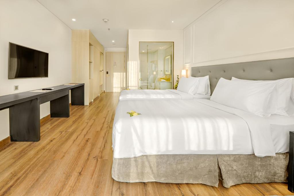 wyndham-danang-golden-bay-2