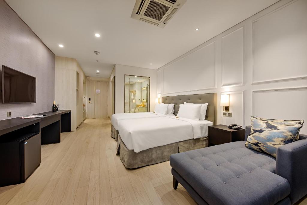 wyndham-danang-golden-bay-8