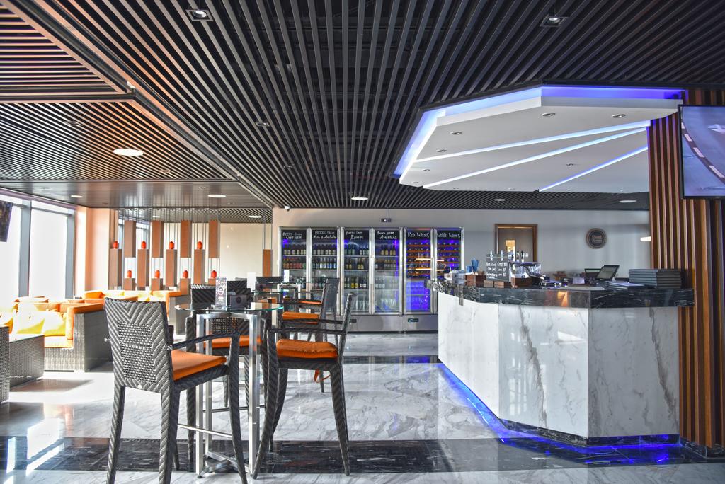 gia-khach-san-four-points-Four