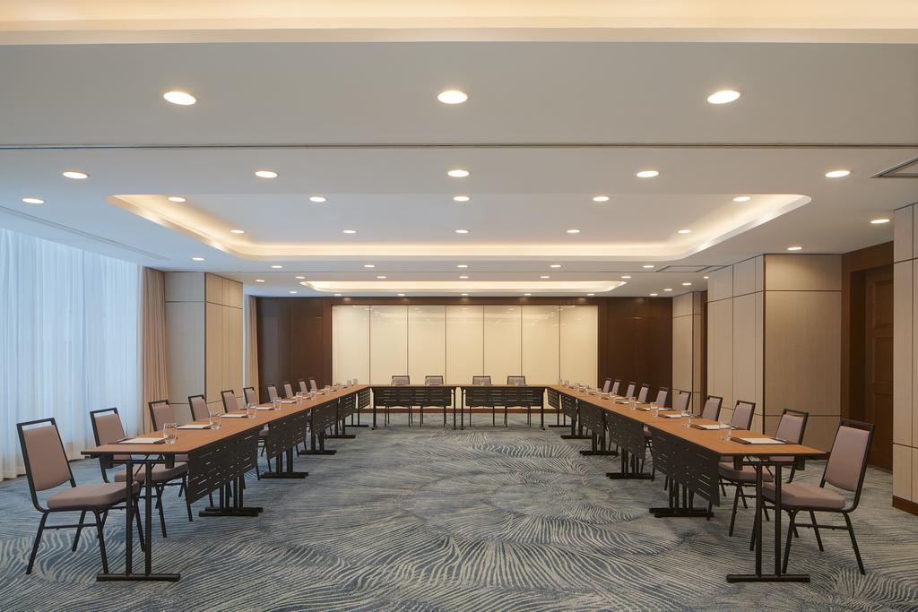 khach-san-four-points-Four