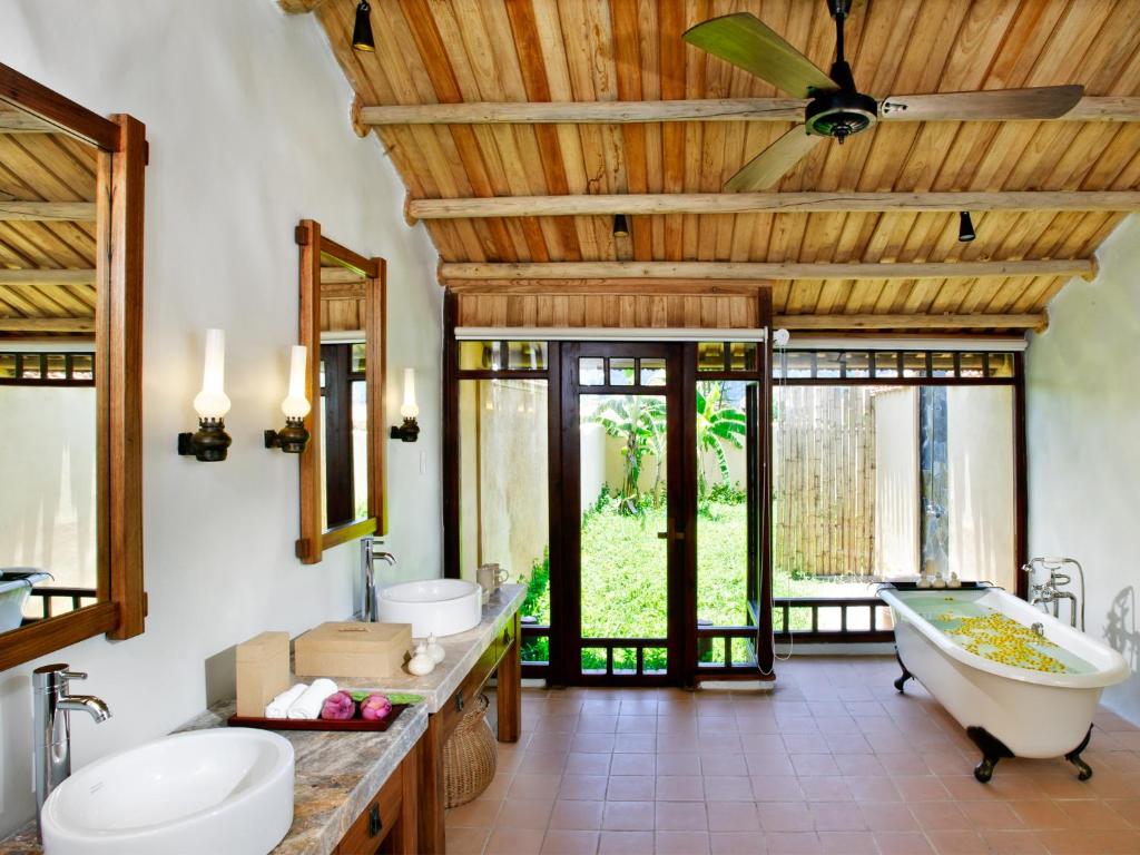 gia-phong-emeralda-ninh-binh-resort-moi-nhat-2