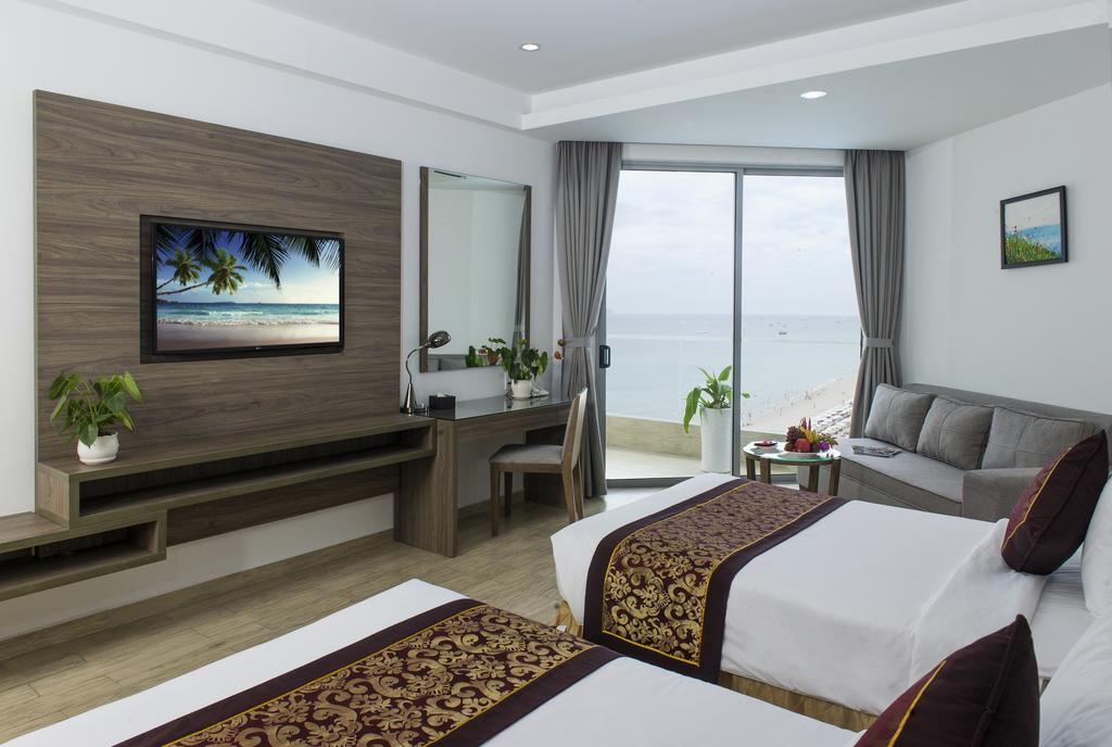 Golden-Peak-Resort-Spa-Cam-Ranh-room