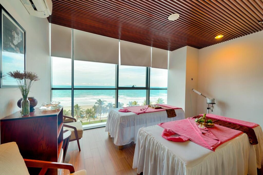 review-khach-san-grand-tourane-hotel-da-nang-2