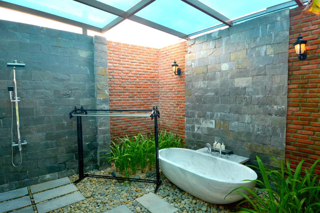 Golden-Peak-Resort-Spa-Cam-Ranh-bon-tam-ngoai-troi