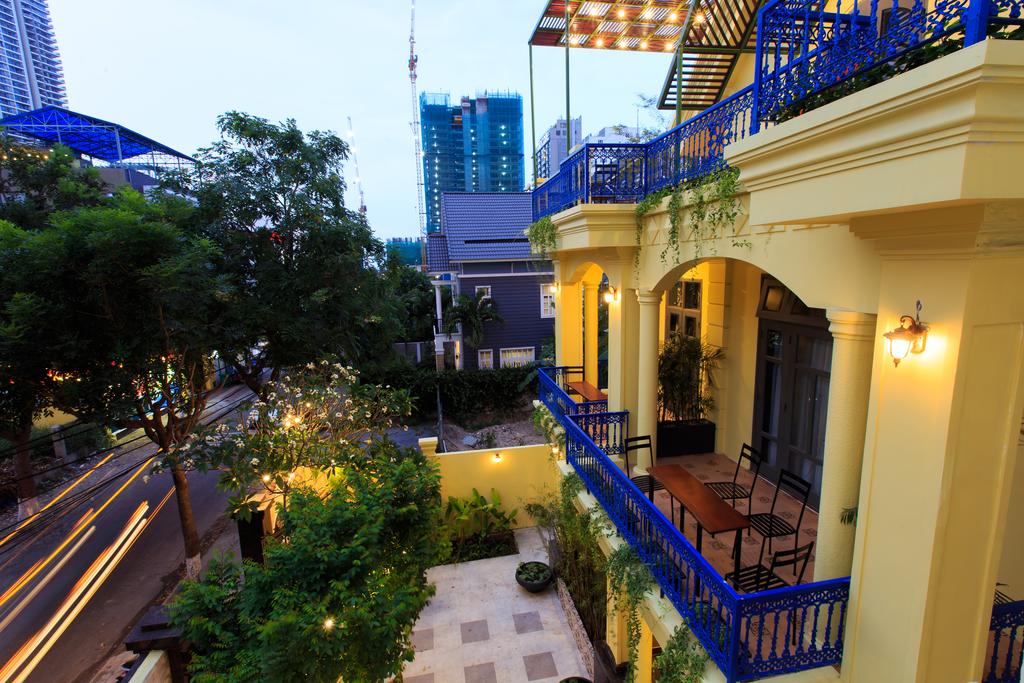 yellow-villa-16