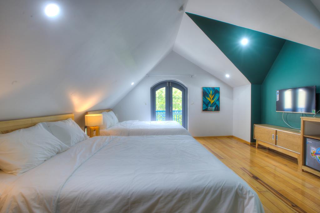 yellow-villa-23