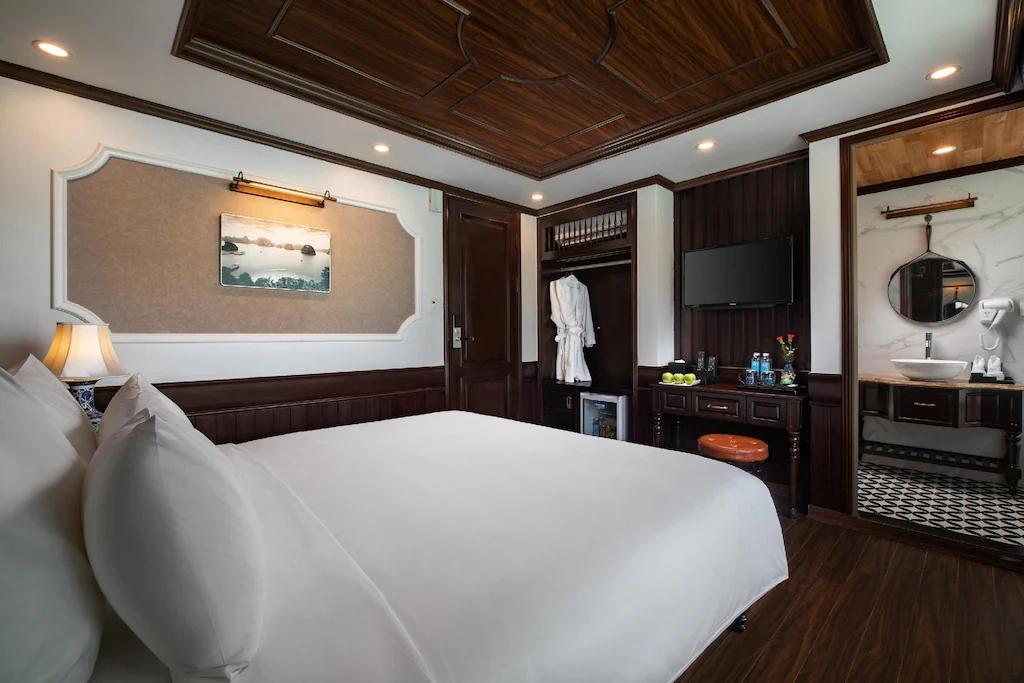 review-cac-du-thuyen-o-Ha-Long-18