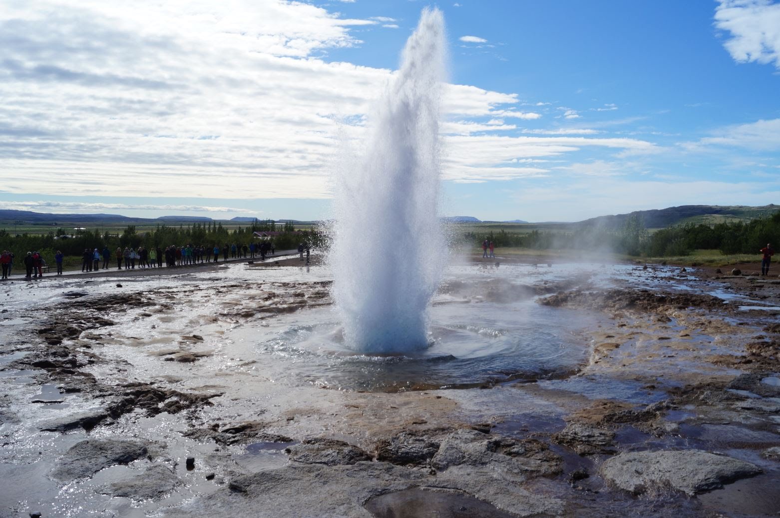 2. Nh%E1%BB%AFng m%E1%BA%A1ch phun n%C6%B0%E1%BB%9Bc %E1%BB%9F Haukadalur