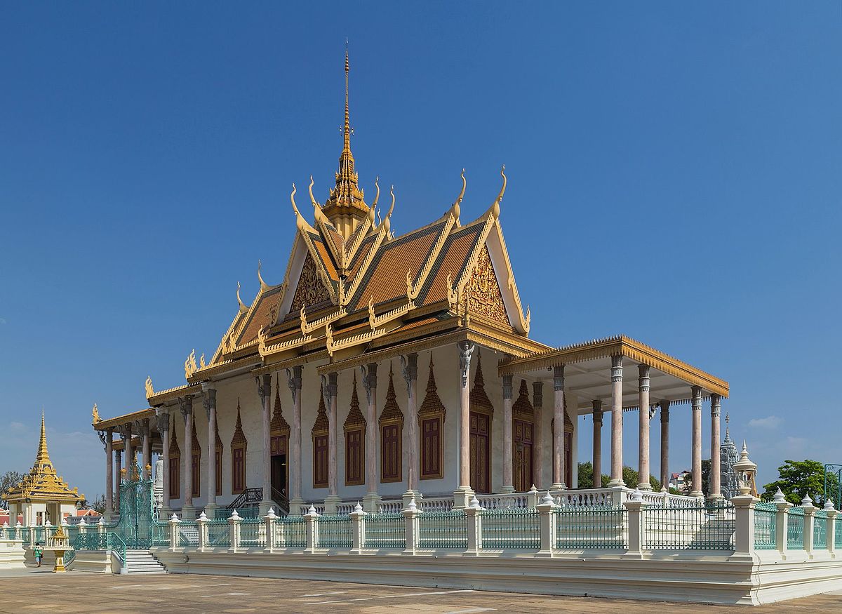 2016 Phnom Penh Pa%C5%82ac Kr%C3%B3lewski Srebrna Pagoda 02