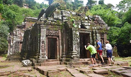 20180102152914du khach den tham di san 2