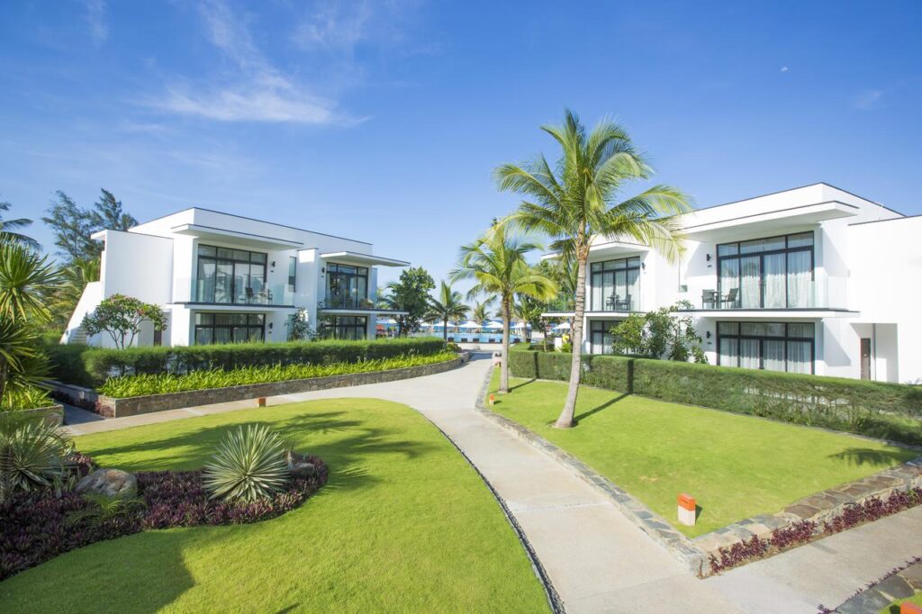 dat-phong-tai-Melia-Da-Nang-Beach-Resort-2020