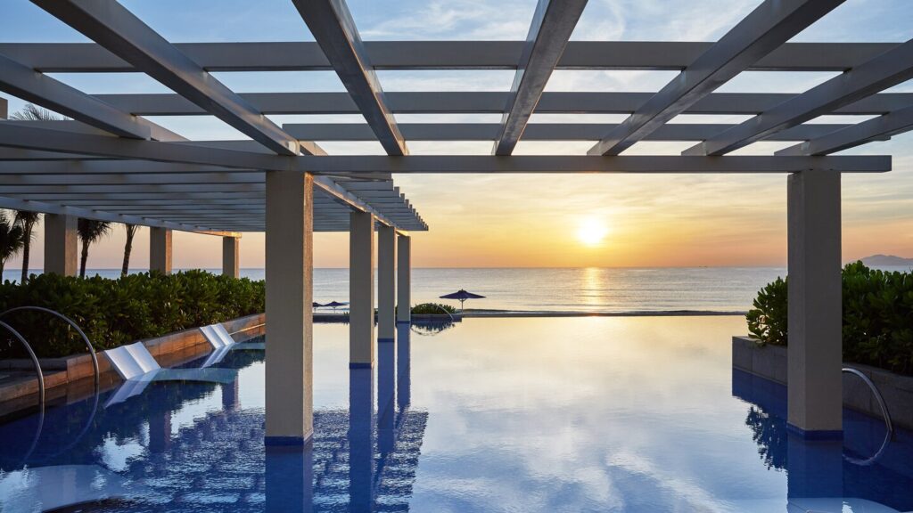 review-khach-san-premier-residences-phu-quoc-emerald-bay-1