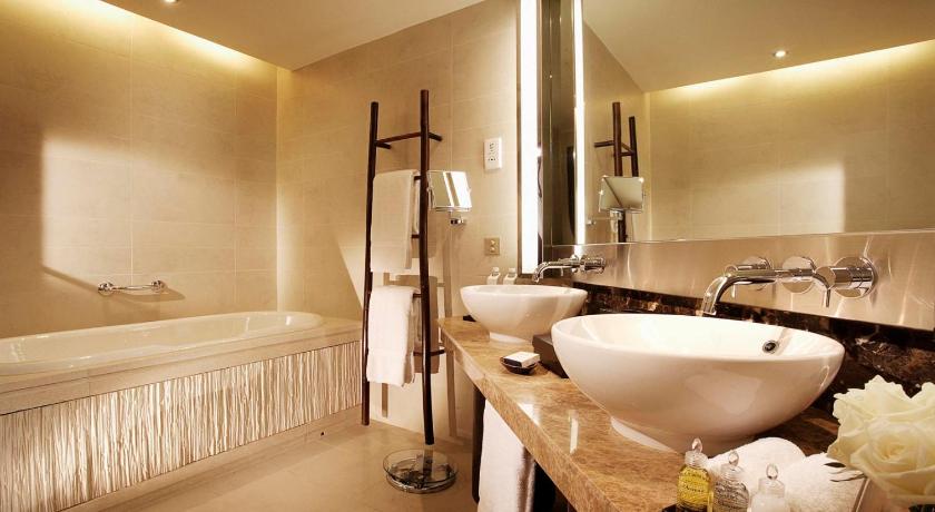 bang-gia-phong-khach-san-intercontinental-westlake-ha-noi