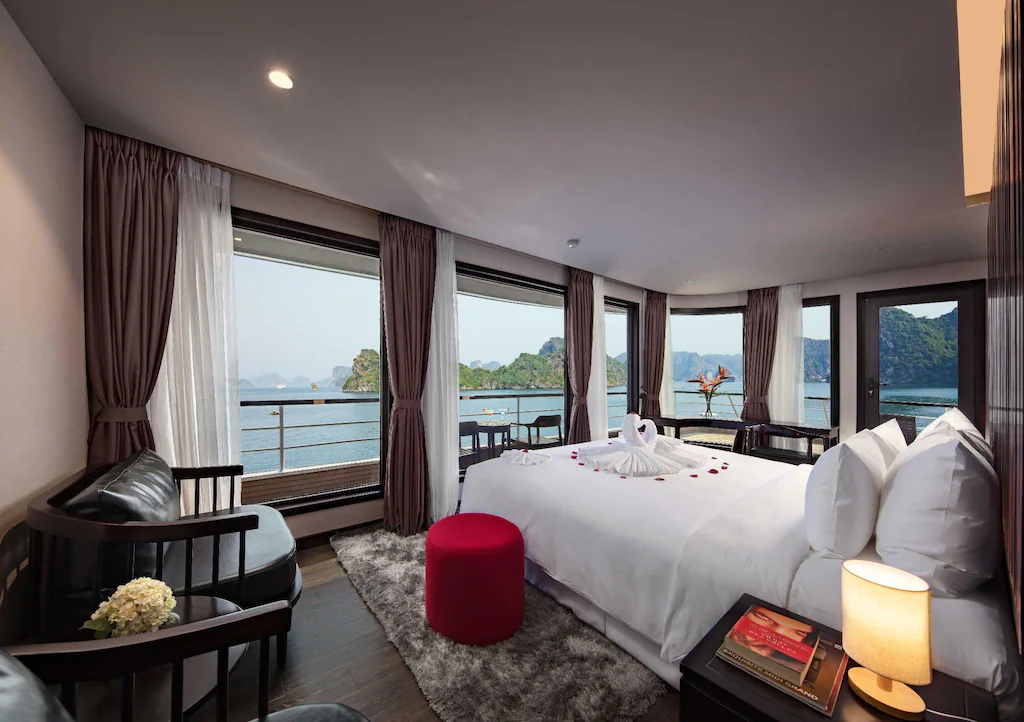 review-cac-du-thuyen-o-Ha-Long-8