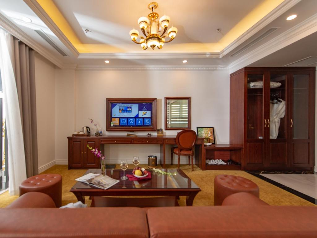 the-shine-hotel-1