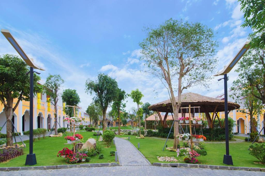 hoi-an-memories-resort-spa-ve-xem-show-dien-thuc-canh-3