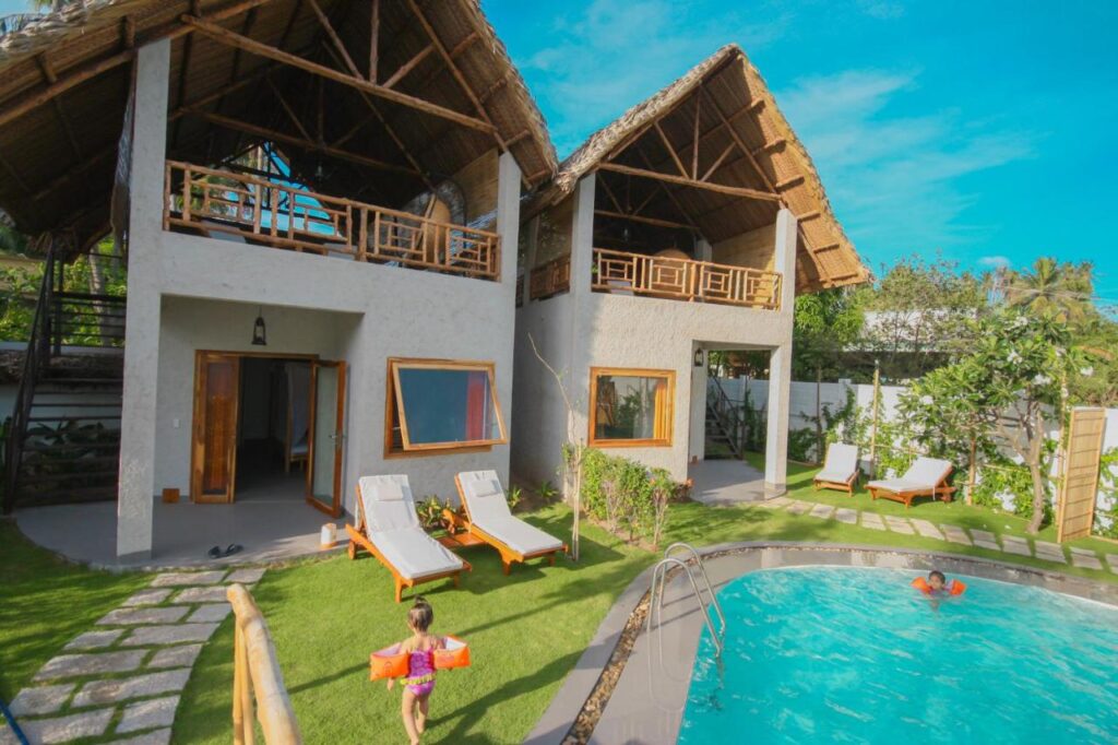 gioi-thieu-lang-ca-voi-the-whales-village-mui-ne-2