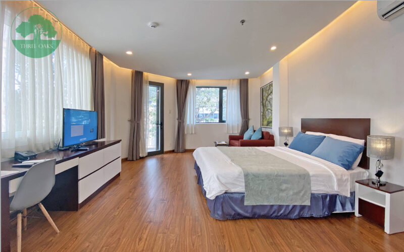 THREE OAKS 4