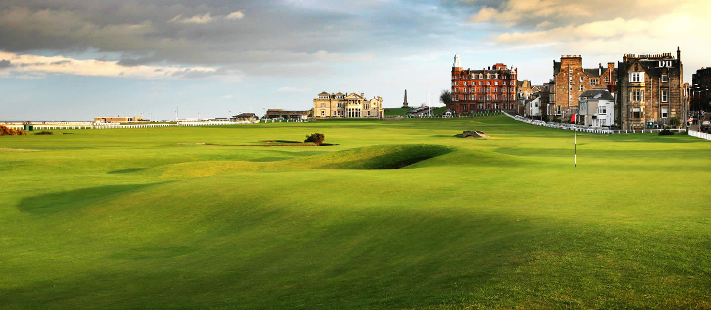 3. C%C3%A2u l%E1%BA%A1c b%E1%BB%99 golf Ho%C3%A0ng gia c%E1%BB%A7a St. Andrews