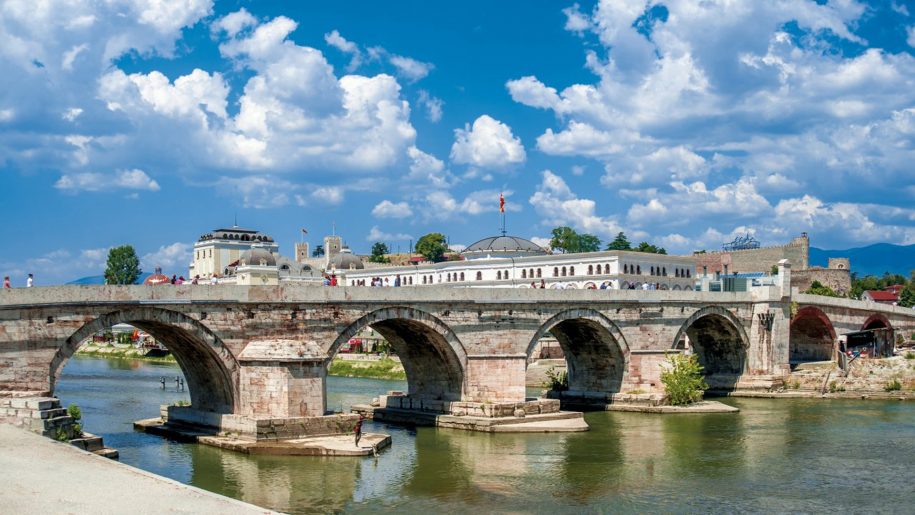 3. C%E1%BA%A7u %C4%91%C3%A1 Stone Bridge thu%E1%BB%99c Skopje
