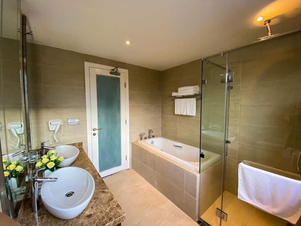 review-khach-san-premier-residences-phu-quoc-emerald-bay-11