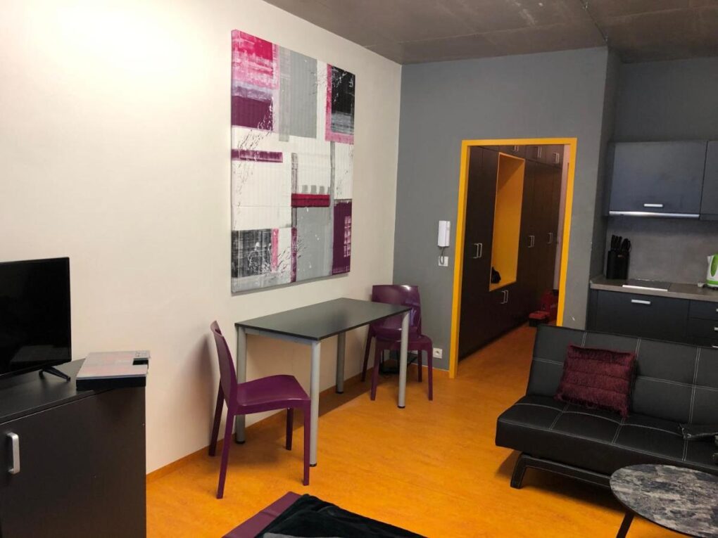 Violet Apartment