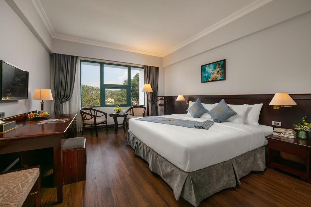 the-tray-hotel-1