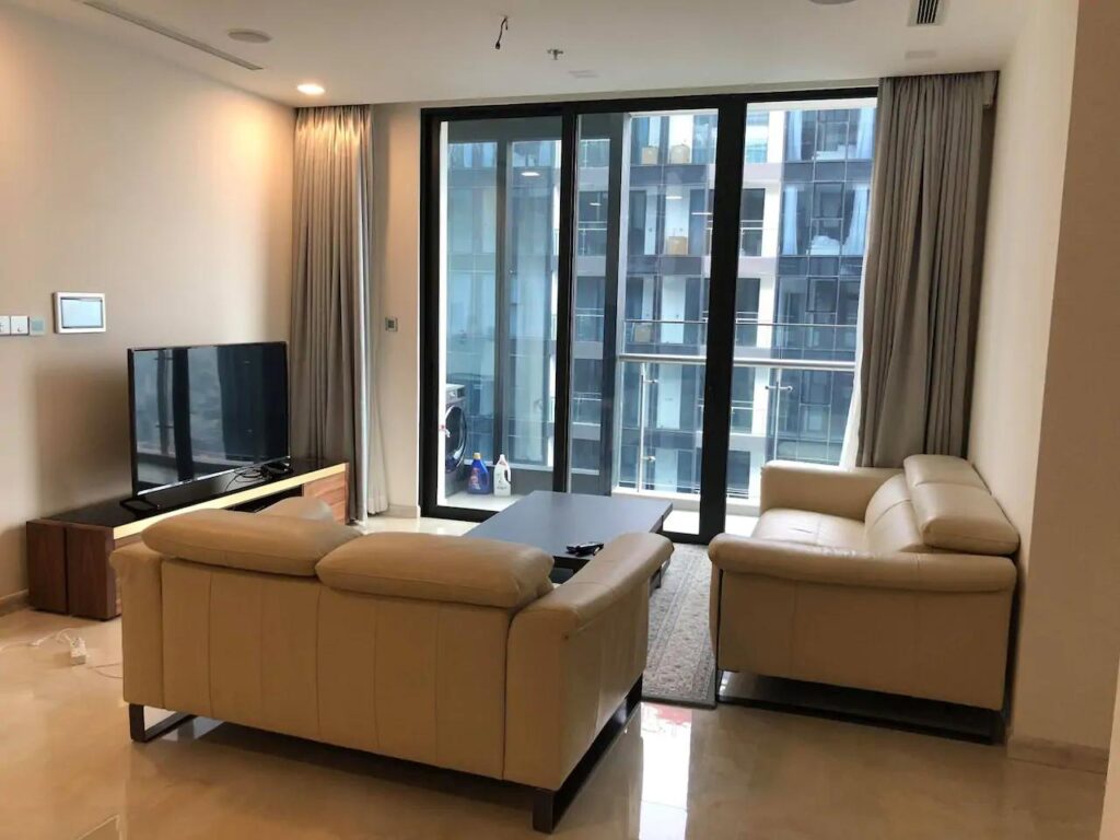 cho-thue-can-ho-chung-cu-2pn-vinhomes-golden-river-sai-gon