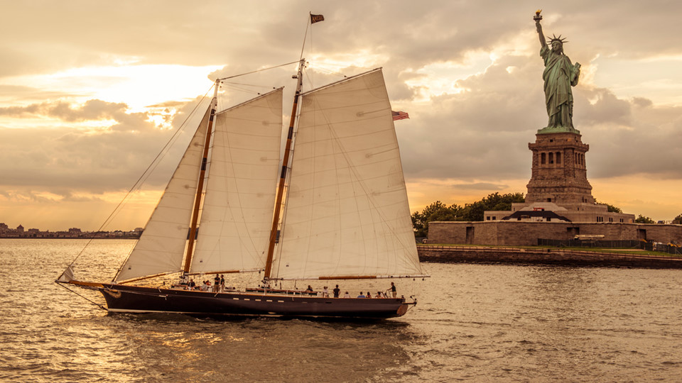 4. Tham quan New York b%E1%BA%B1ng thuy%E1%BB%81n bu%E1%BB%93m