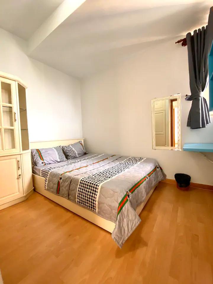 cho-thue-can-ho-chung-cu-2pn-vinhomes-golden-river-sai-gon