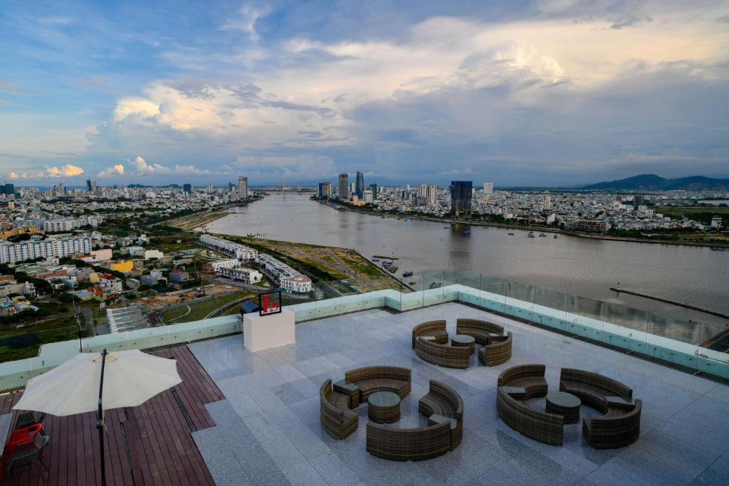 wyndham-danang-golden-bay-20