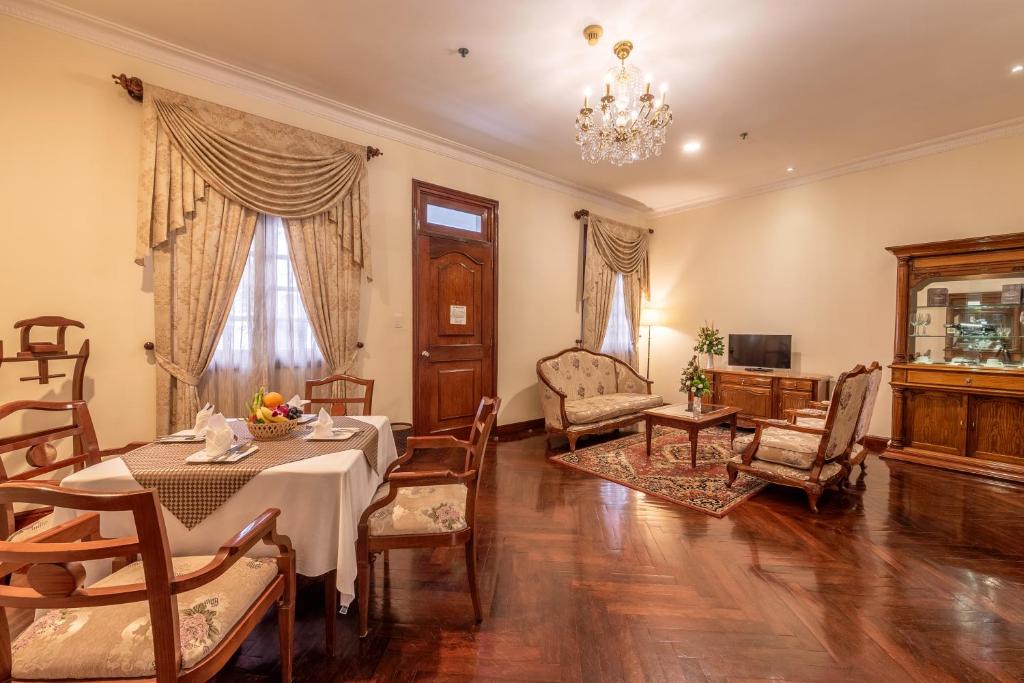 Grand Hotel Saigon 1