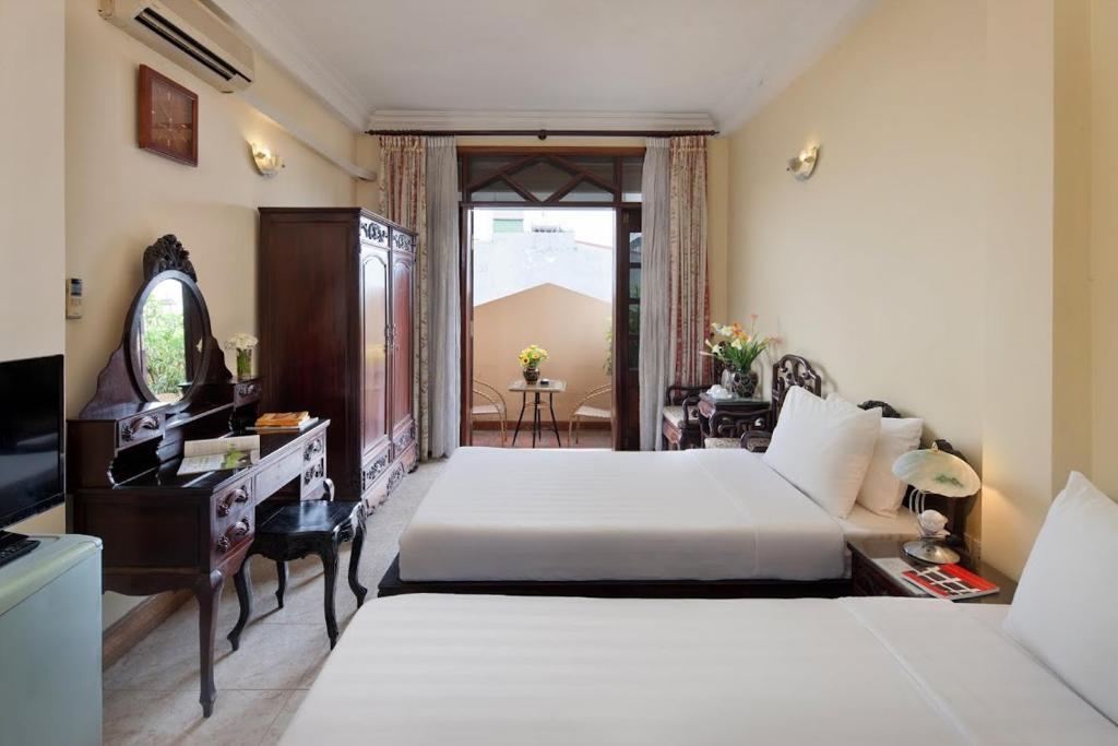 lucky-central-hotel-&-travel-3