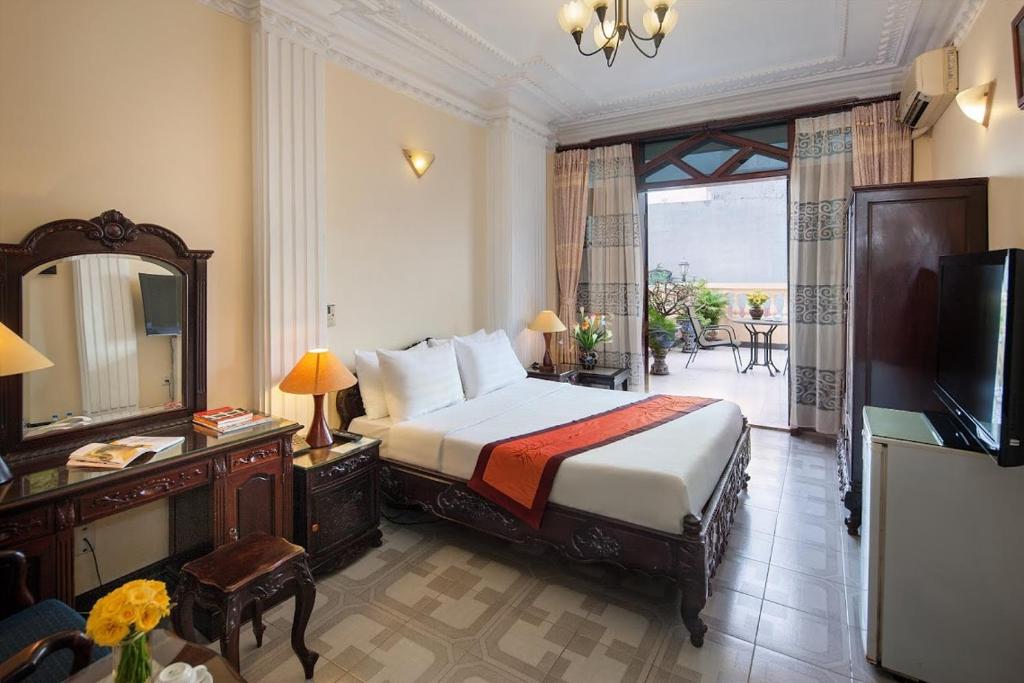 lucky-central-hotel-&-travel-5