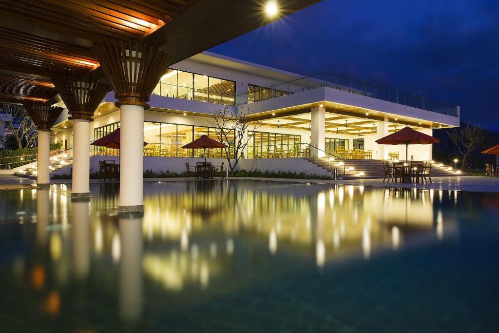 review-cam-ranh-riviera-beach-resort-spa