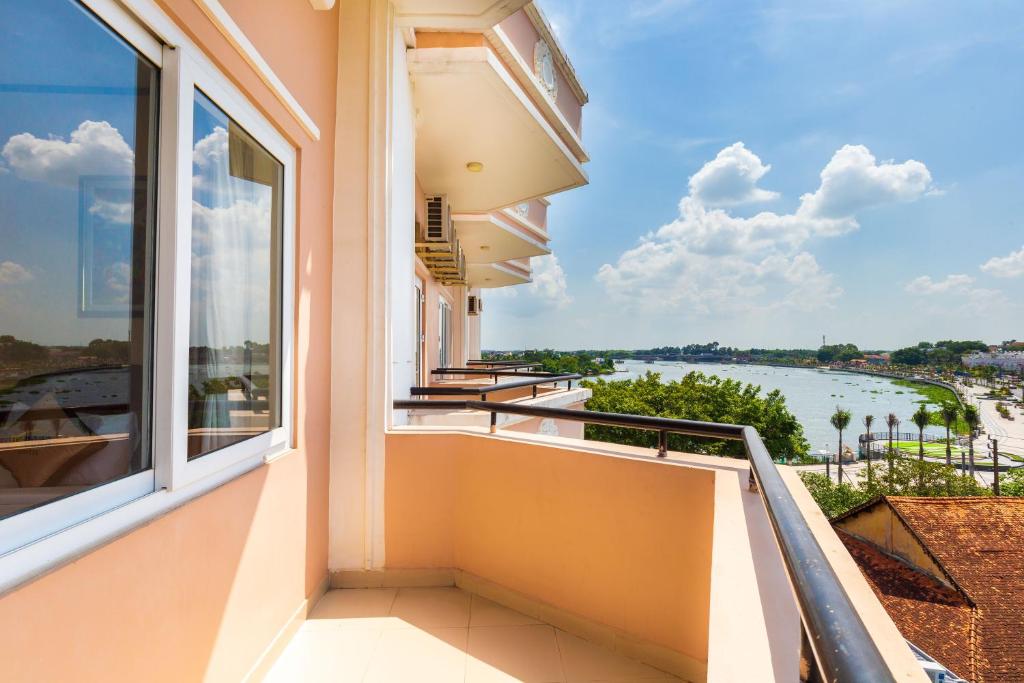 bcons-hotel-binh-duong-8