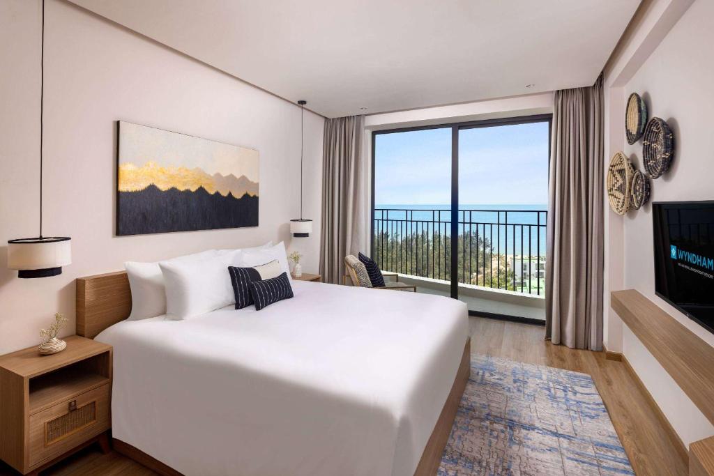 review-resort-wyndham-royal-beachfront-hoi-an1
