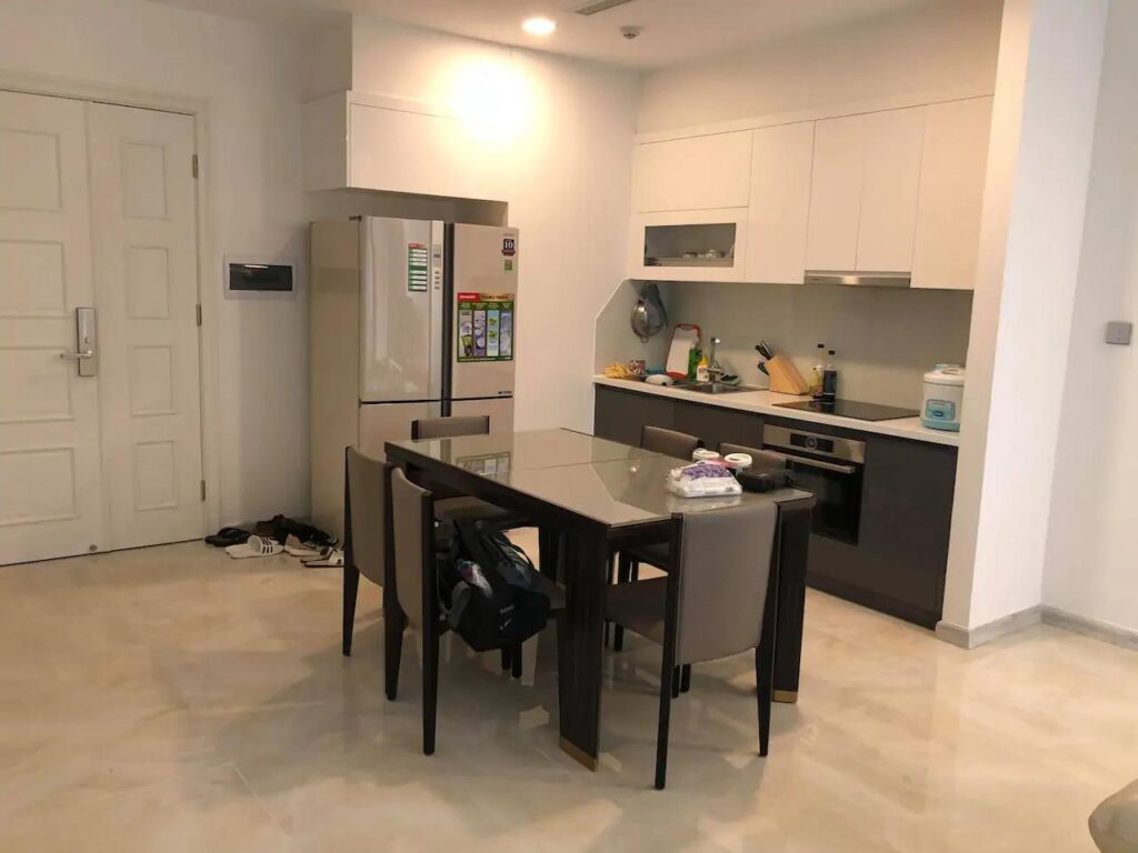 cho-thue-can-ho-chung-cu-2pn-vinhomes-golden-river-sai-gon