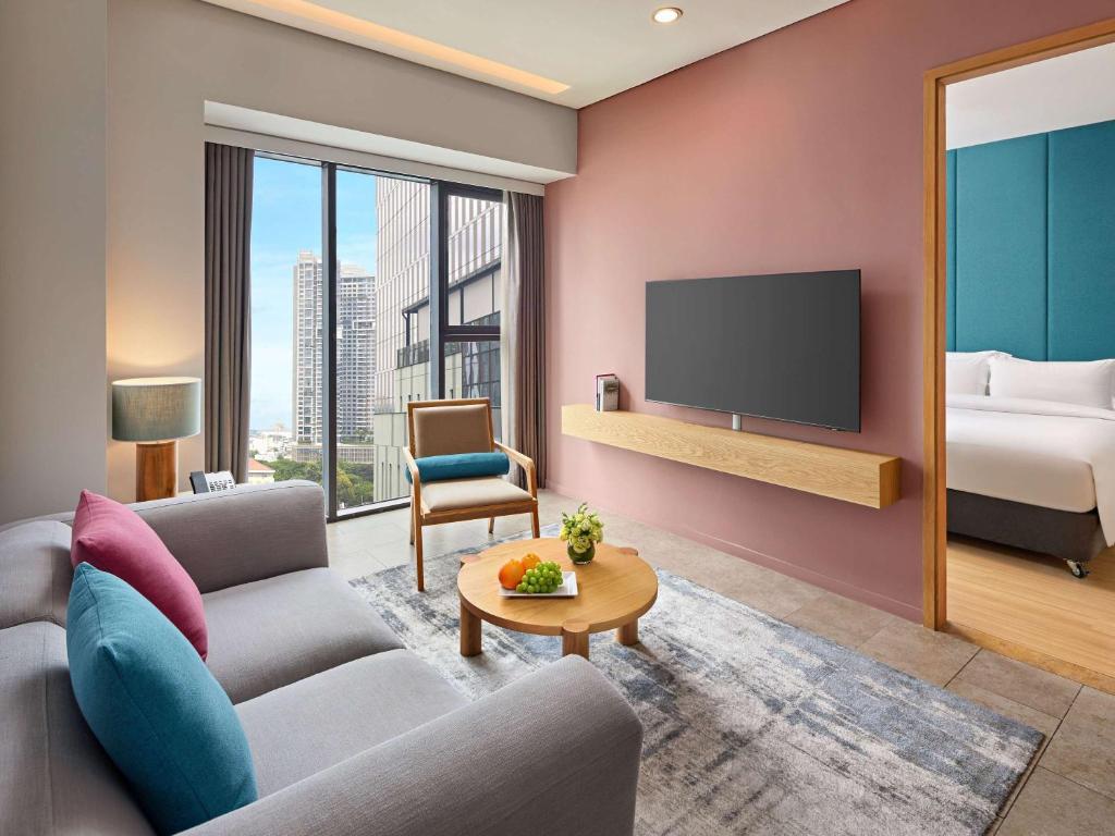 Novotel-living-saigon2