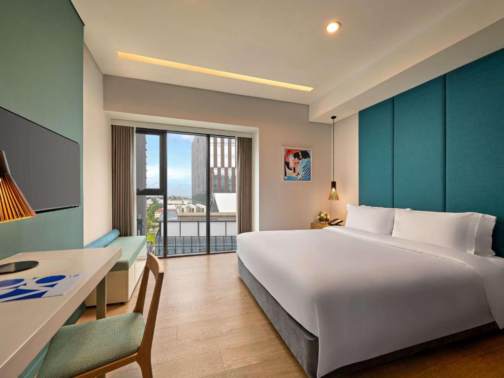 Novotel-living-saigon3