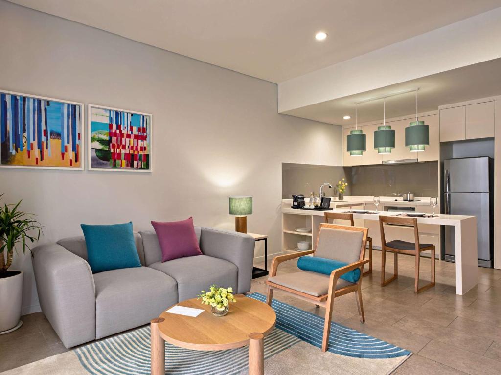 Novotel-living-saigon5
