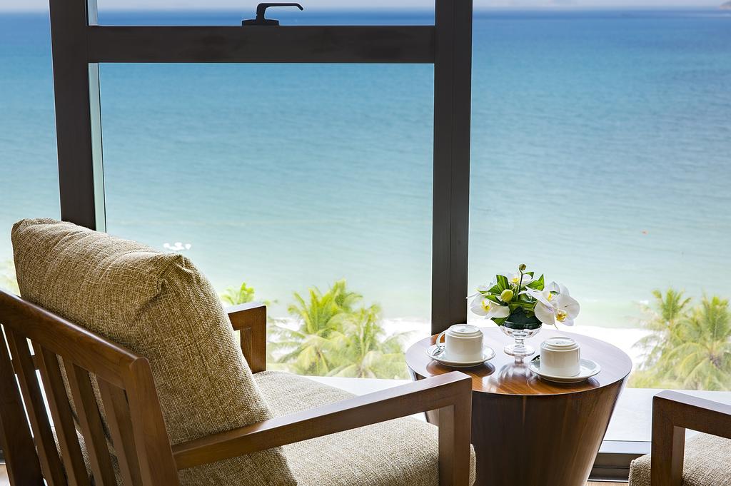 Review-gia-phong-khach-san-o-nha-trang-5-sao-23