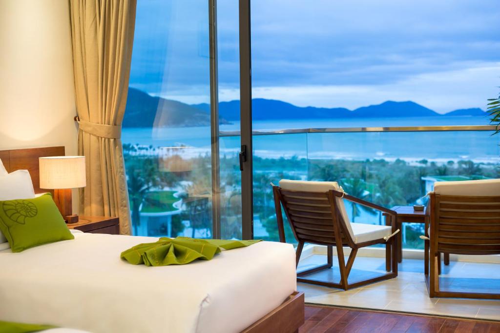 review-cam-ranh-riviera-beach-resort-spa