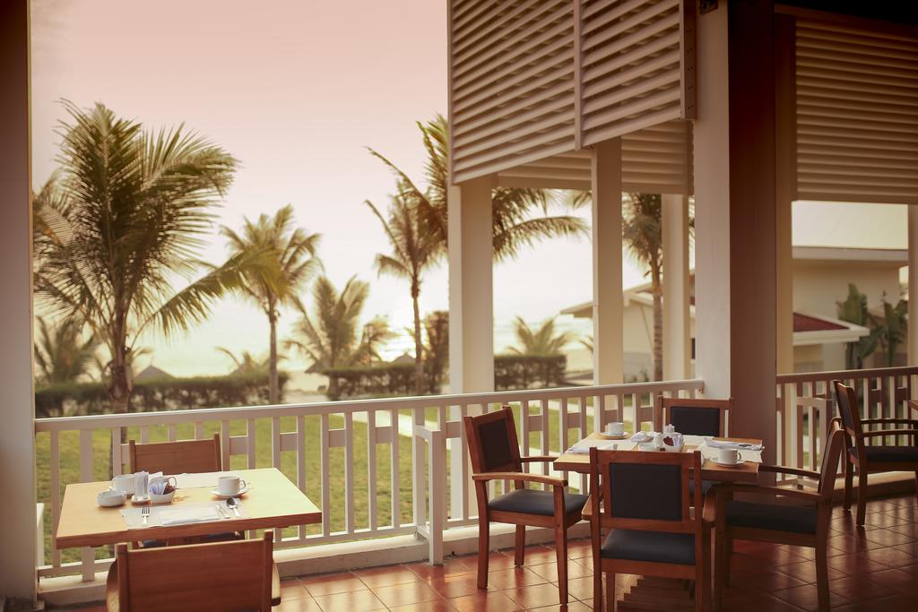 Centara-Sandy-Beach-resort-Da-Nang