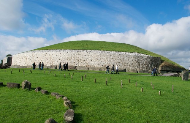 8. Khu l%C4%83ng m%E1%BB%99 Newgrange