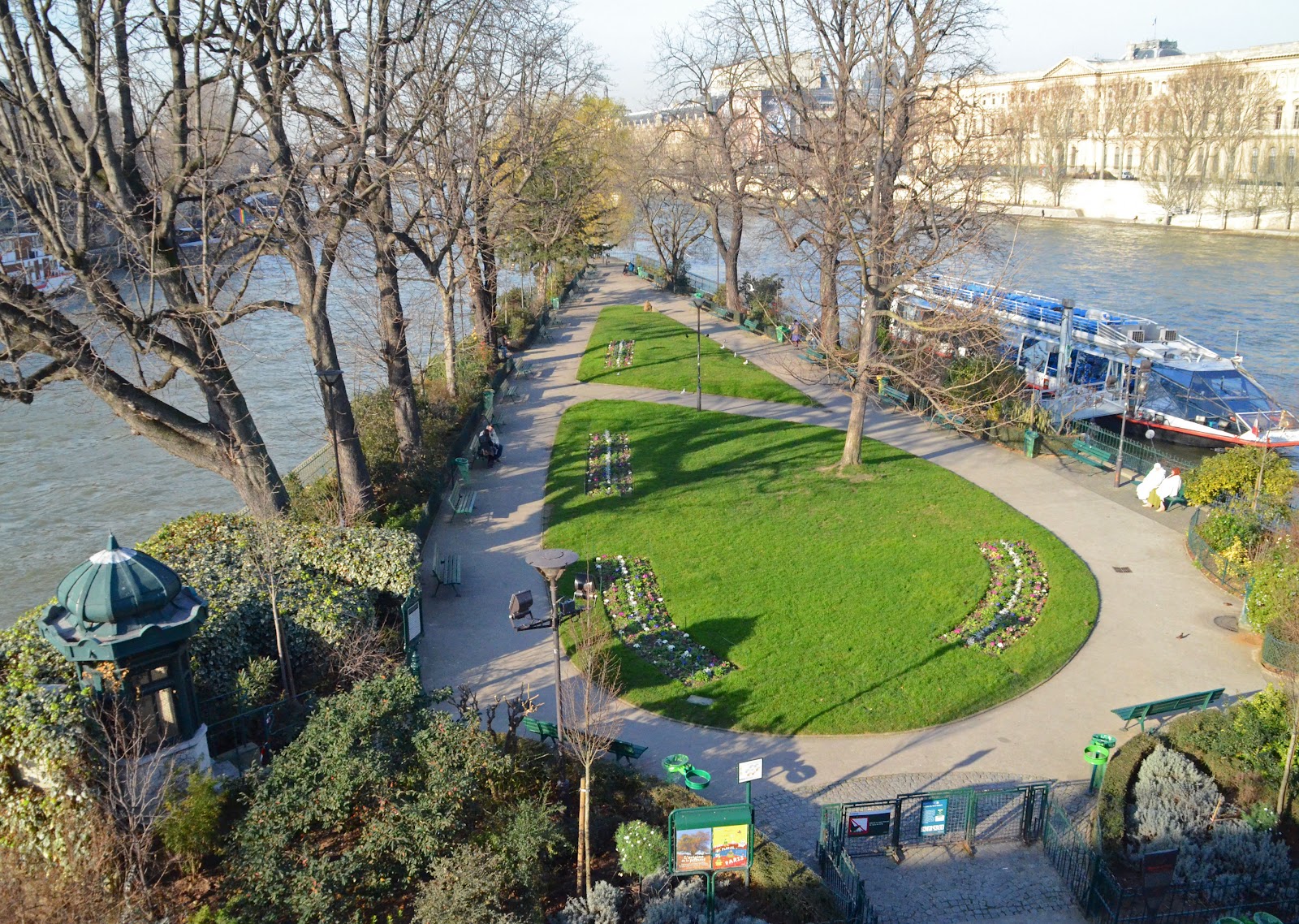 8. Square du Vert Galant