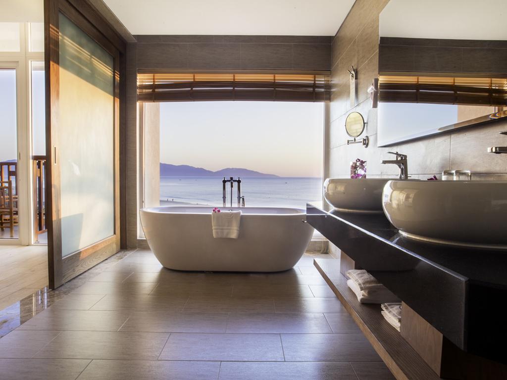 Centara-Sandy-Beach-resort-Da-Nang